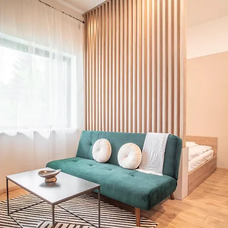 דירה Patronka - Stylish With A Divided Sleeping Area ברטיסלאבה