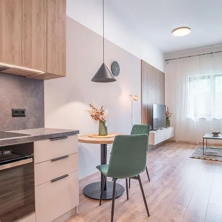 Patronka - Stylish With A Divided Sleeping Area * ברטיסלאבה