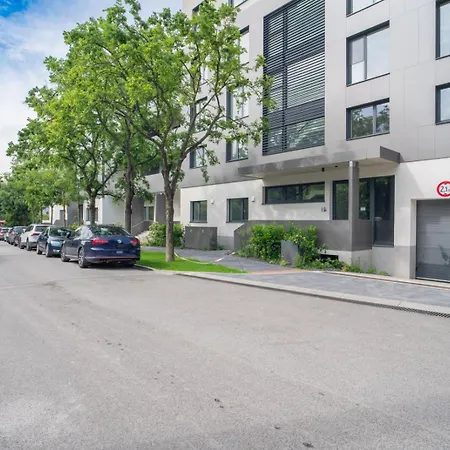 Patronka - Stylish With A Divided Sleeping Area דירה