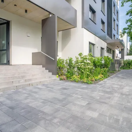 Patronka - Stylish With A Divided Sleeping Area ברטיסלאבה