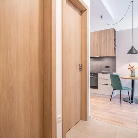 Apartament Patronka - Stylish With A Divided Sleeping Area *
