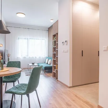 Patronka - Stylish With A Divided Sleeping Area Bratysława