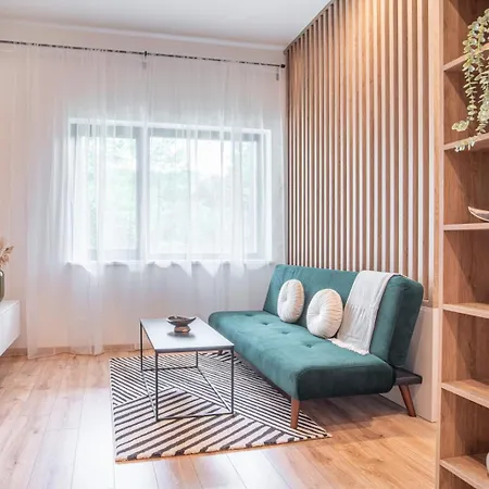 Patronka - Stylish With A Divided Sleeping Area Daire Bratislava